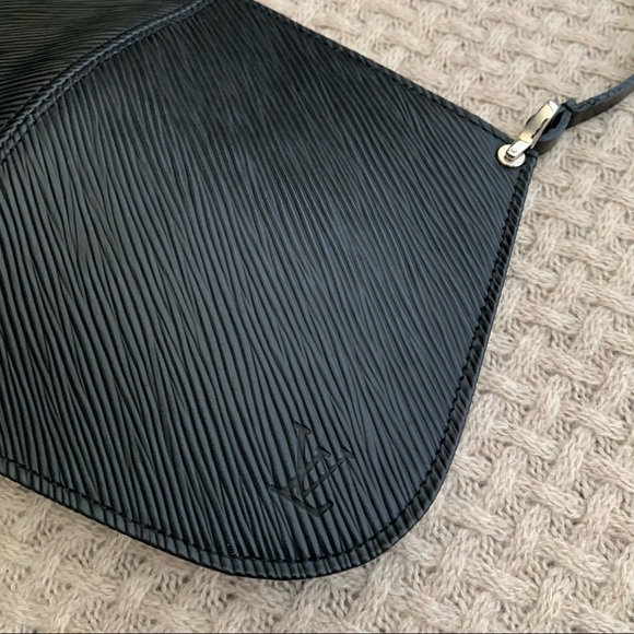 Louis Vuitton Epi Demi Lune Pochette - Picture 3 of 13